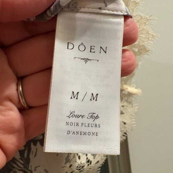 Doen Silk and Lace Trim Floral Cami Top, Size M - Picture 7 of 8